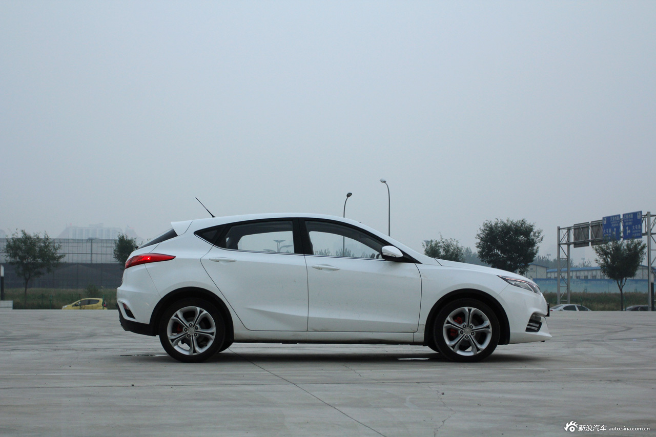 长安致尚xt外观图片