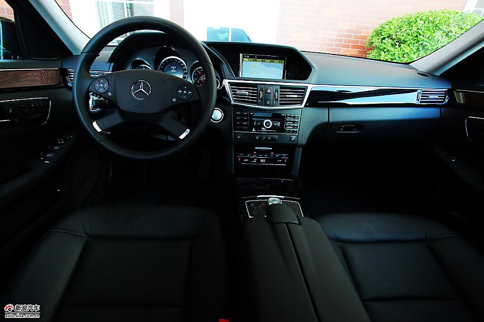 2010款奔驰E300L时尚型尊贵版_奔驰E级内饰