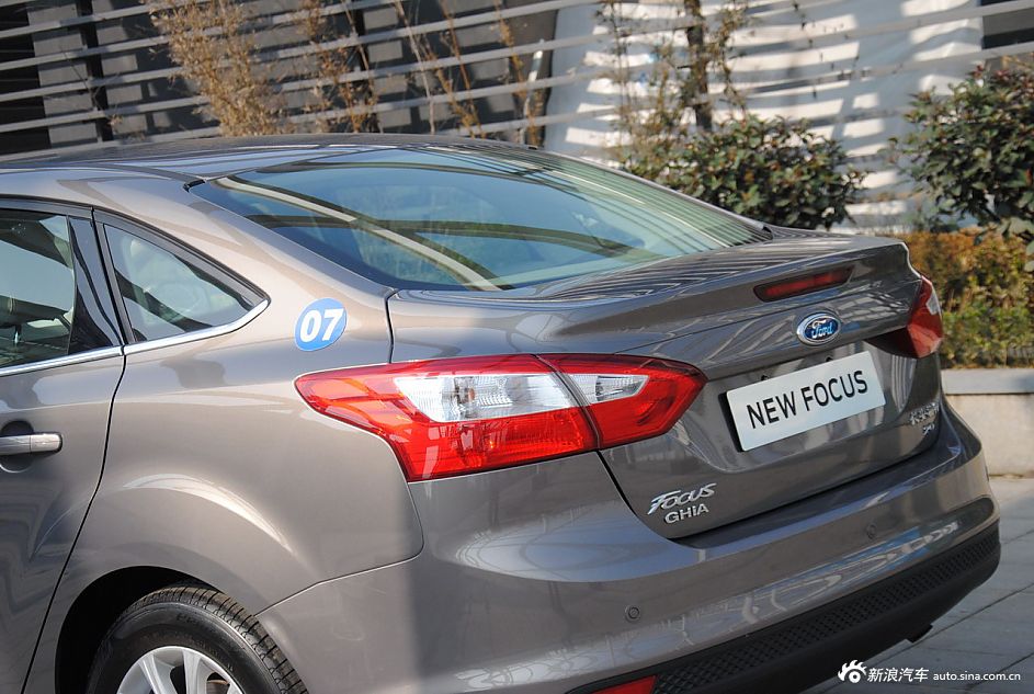 2012款福克斯三厢外观及细节_福克斯图片148