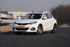 新浪汽车实拍2015款长安致尚XT 1.6L自动