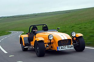 “疯子”配疯子 高山雪地Caterham狂奔