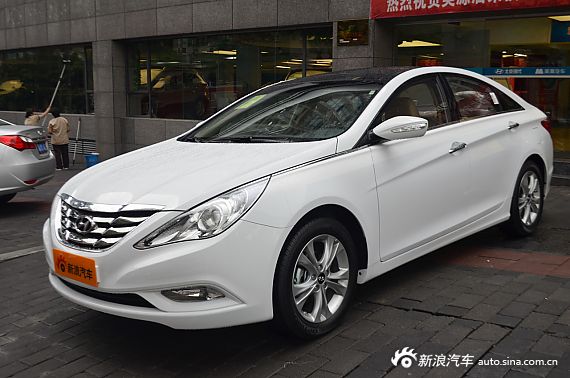 索纳塔八全系降价2.4万元 购车送导航