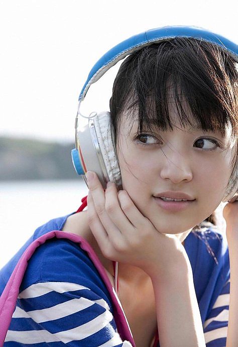 邻家小妹变身性感车模_9454407_汽车图库