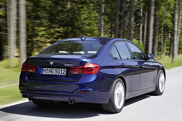 全新2016款bmw 3系车型,采用了新款头尾灯,新的车身颜色主题以及重新