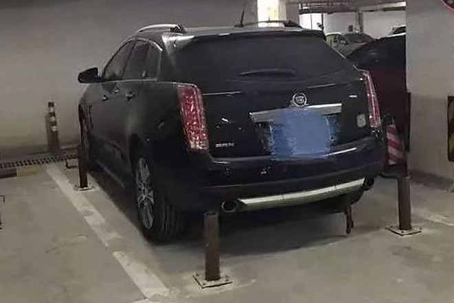 凯迪拉克车主屡屡霸占他人车位,忍无可忍这样的惩罚比砸车还严重