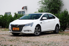 新浪汽车抢先实拍2015款纳智捷5