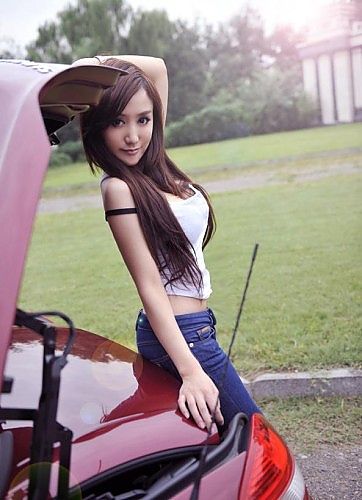 汽车妹写真——时尚与机械的完美融合