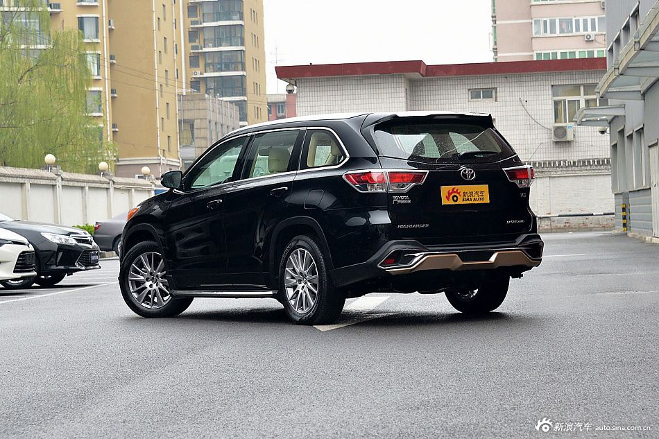 新浪汽车抢先实拍2015款丰田新汉兰达