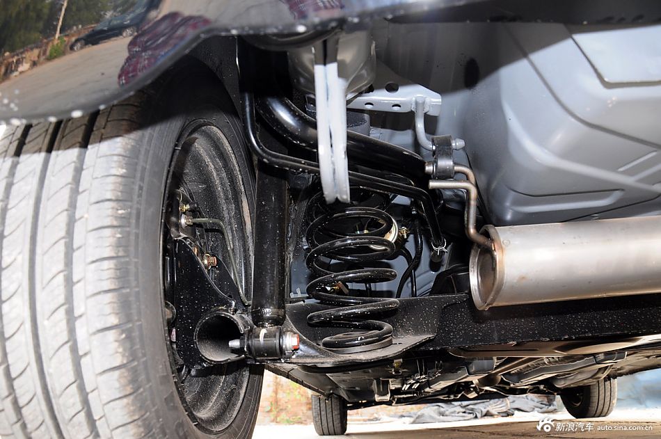 2012款比亚迪F0实拍_比亚迪F0底盘图片2030