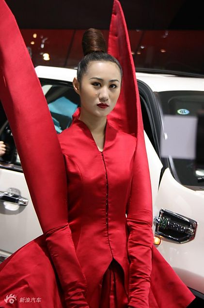 2010青岛车展模特组图_282613_汽车图库