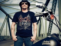 摇滚小子与哈雷联袂 庆110周年