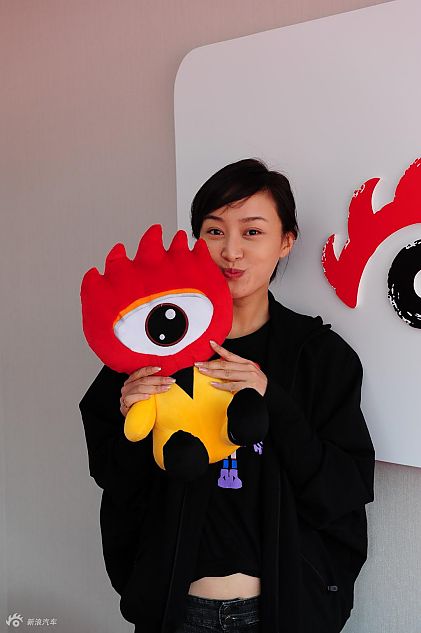 著名影星赵子琪光临新浪汽车展台_282246_汽