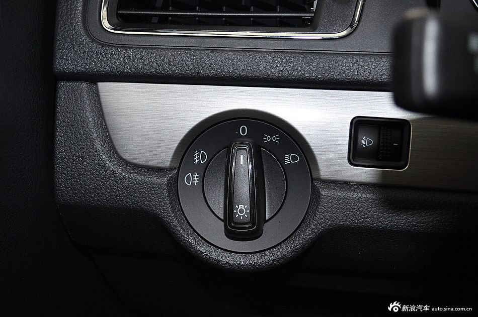 速腾和朗逸外观图片对比哪个好_速腾和朗逸 区