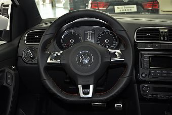 2012款POLO 1.4TSI GTI极地白