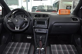 2012款POLO 1.4TSI GTI极地白