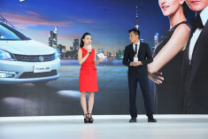 没有车模不用怕 帅气刘烨出席上海车展