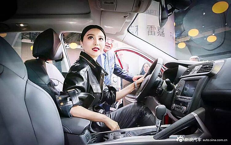 范冰冰自拍姿势太销魂 叉腿扭臀遭李晨调侃