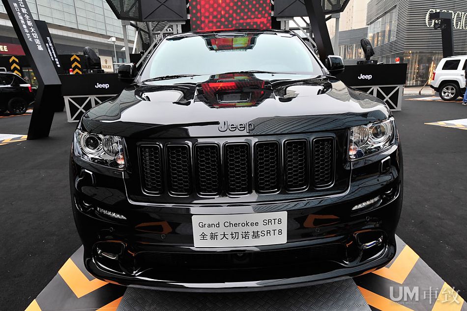 全新大切诺基srt8炫黑版