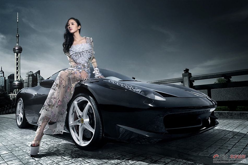 百变车模天使面孔魔鬼身材_17595181_汽车图库_新浪汽车_新浪网