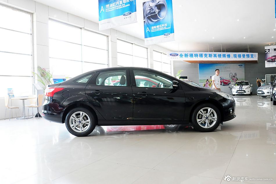 2012款新福克斯三厢实拍_福克斯外观图片163