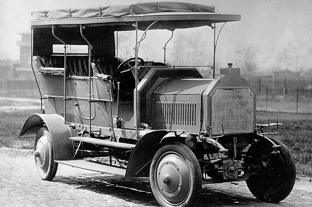 百年顽强 奔驰首部四驱车诞生105周年