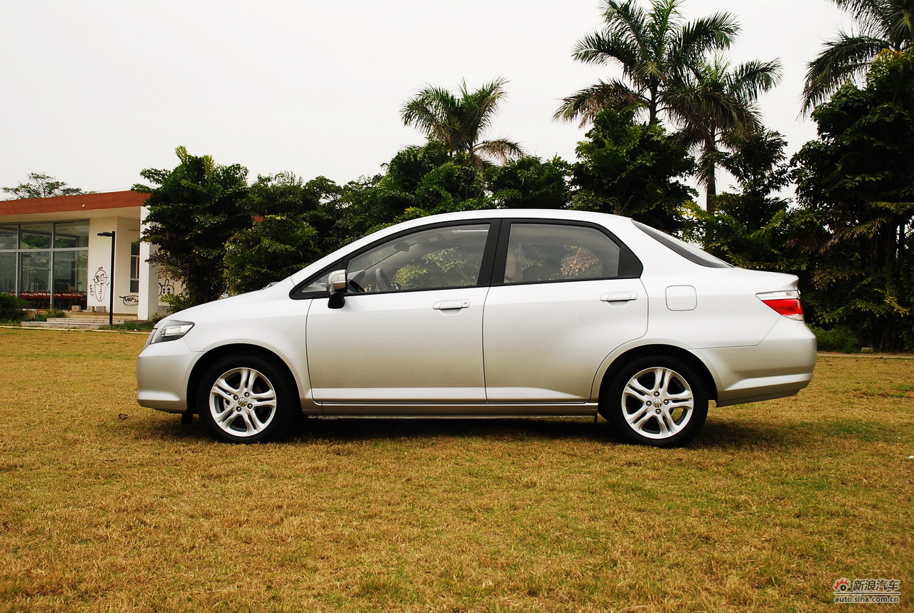 广汽本田理念s1外观实拍