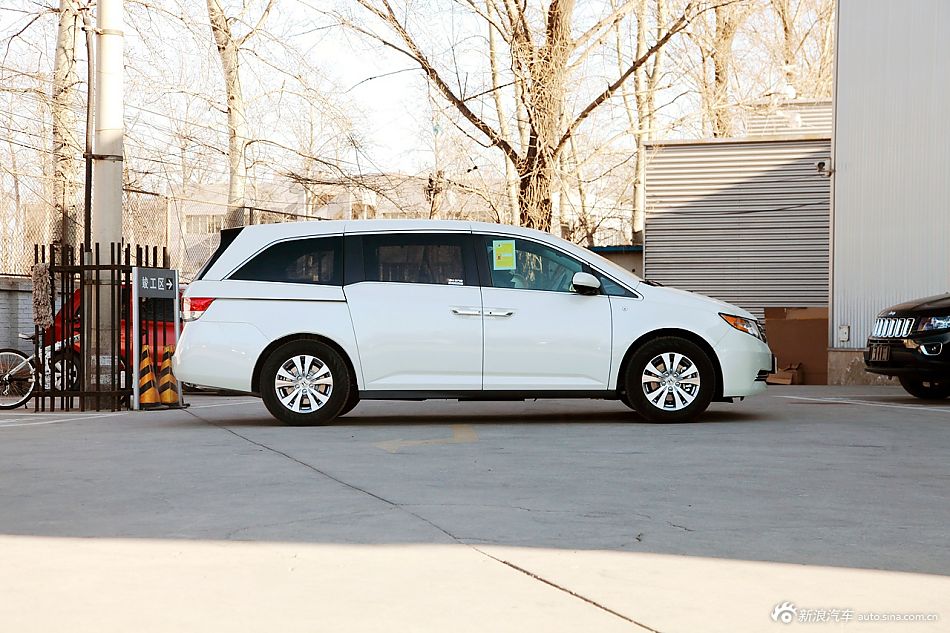 新浪汽车实拍新款美版奥德赛