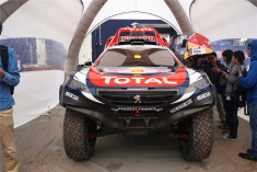 实拍标致2008DKR战车