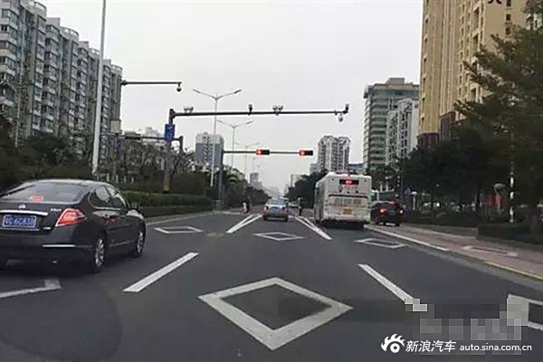 行人穿马路被撞 司机全责还赔8万