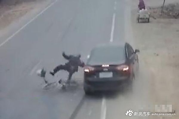 行人穿马路被撞 司机全责还赔8万