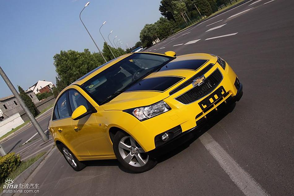 小黄蜂版科鲁兹实拍图_科鲁兹外观图片17531