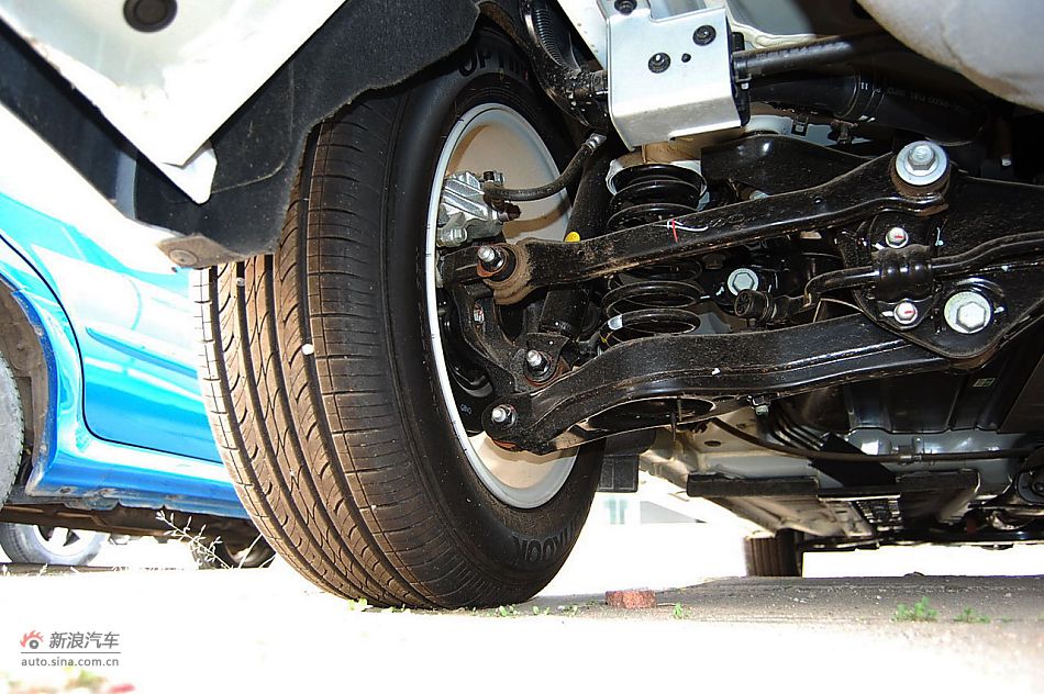 东风悦达起亚k5引擎底盘图片