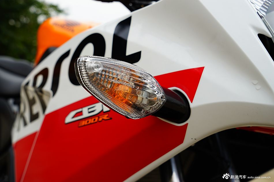 实拍:五羊本田CBR300R ABS高清图赏