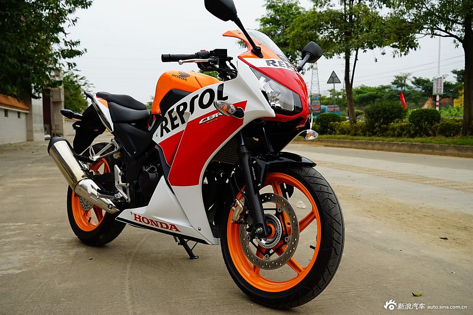 实拍:五羊本田CBR300R ABS高清图赏