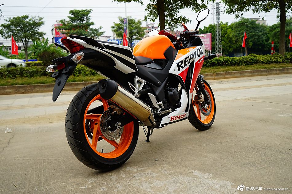 实拍:五羊本田CBR300R ABS高清图赏