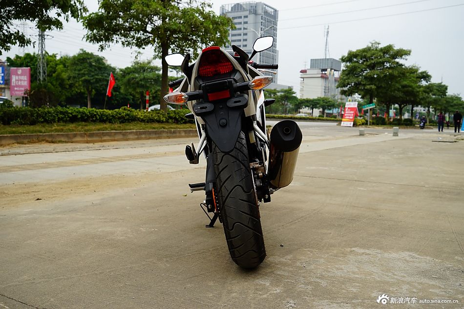 实拍:五羊本田CBR300R ABS高清图赏