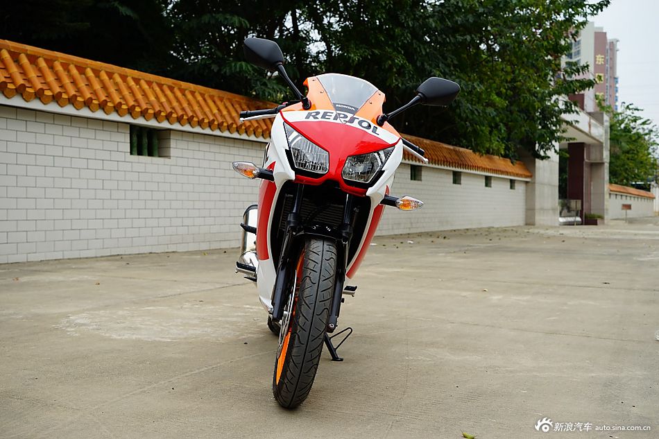 实拍:五羊本田CBR300R ABS高清图赏