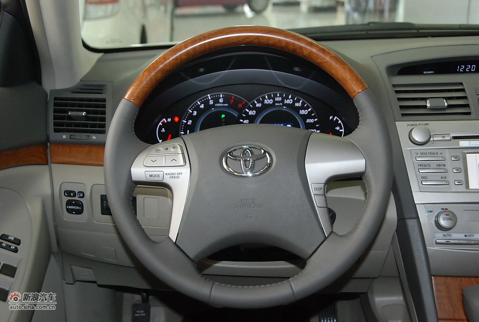 2011款广汽丰田凯美瑞纪念版_凯美瑞内饰图片