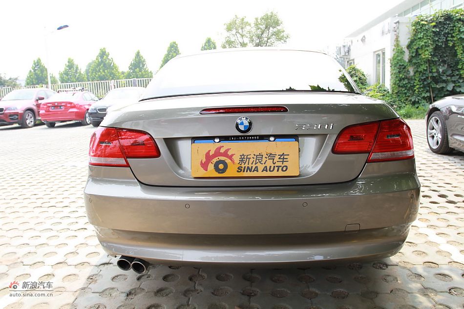宝马330i敞篷轿跑车