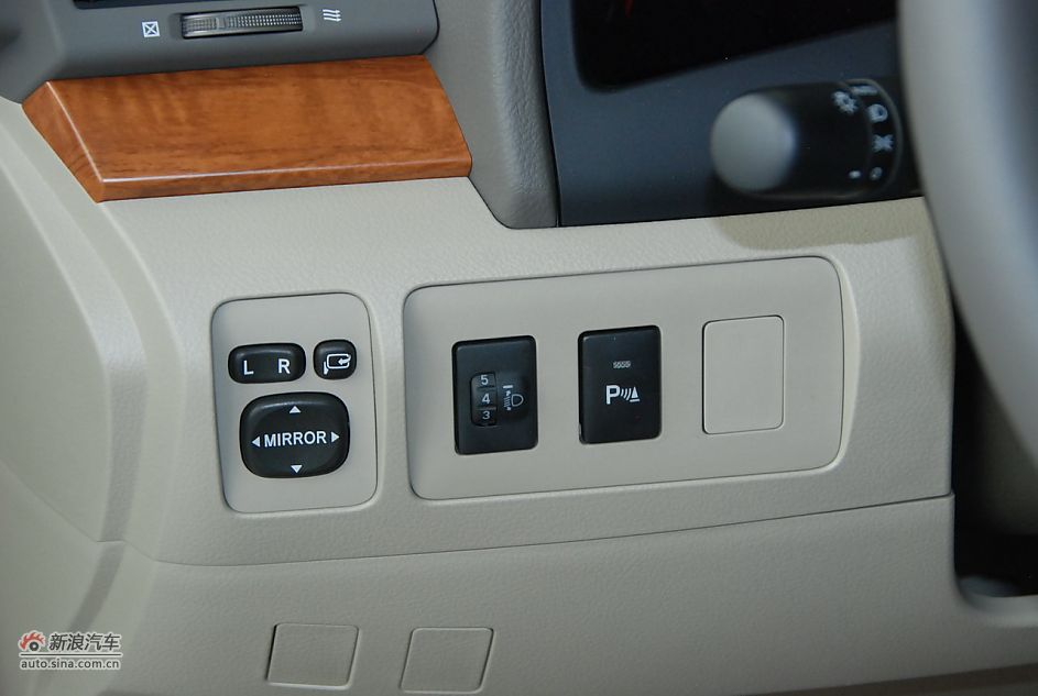 2011款广汽丰田凯美瑞纪念版_凯美瑞内饰功能