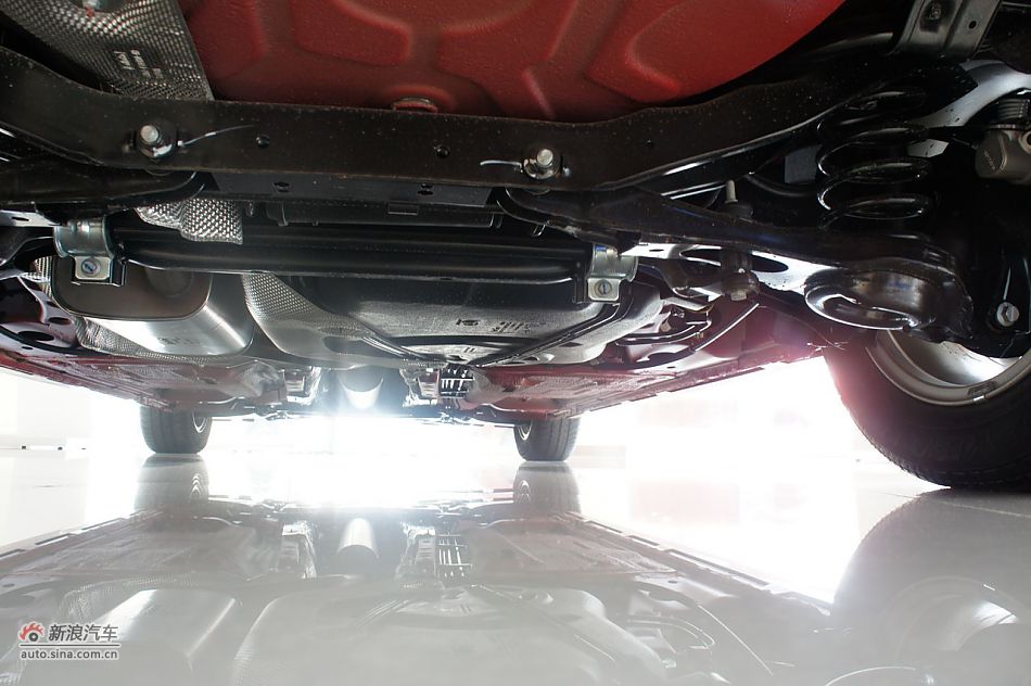 2011款福克斯三厢1.8自动时尚型底盘_福克斯