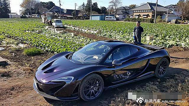 心疼车!日本土豪开1300万豪车下地干农活
