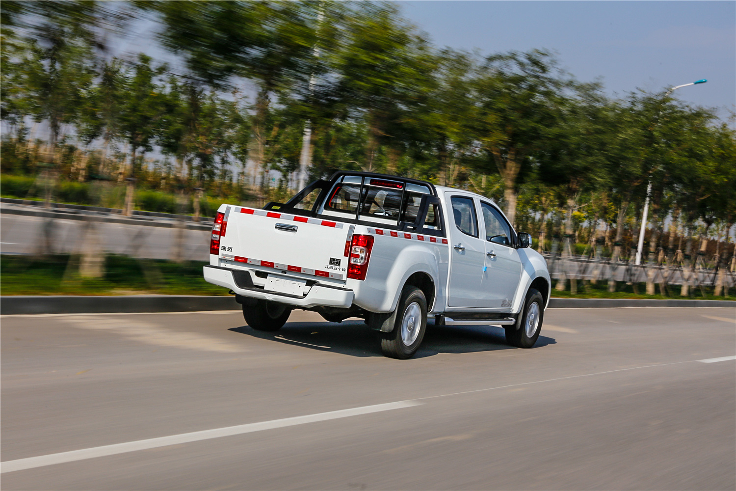 试驾江西五十铃瑞迈加长货厢版