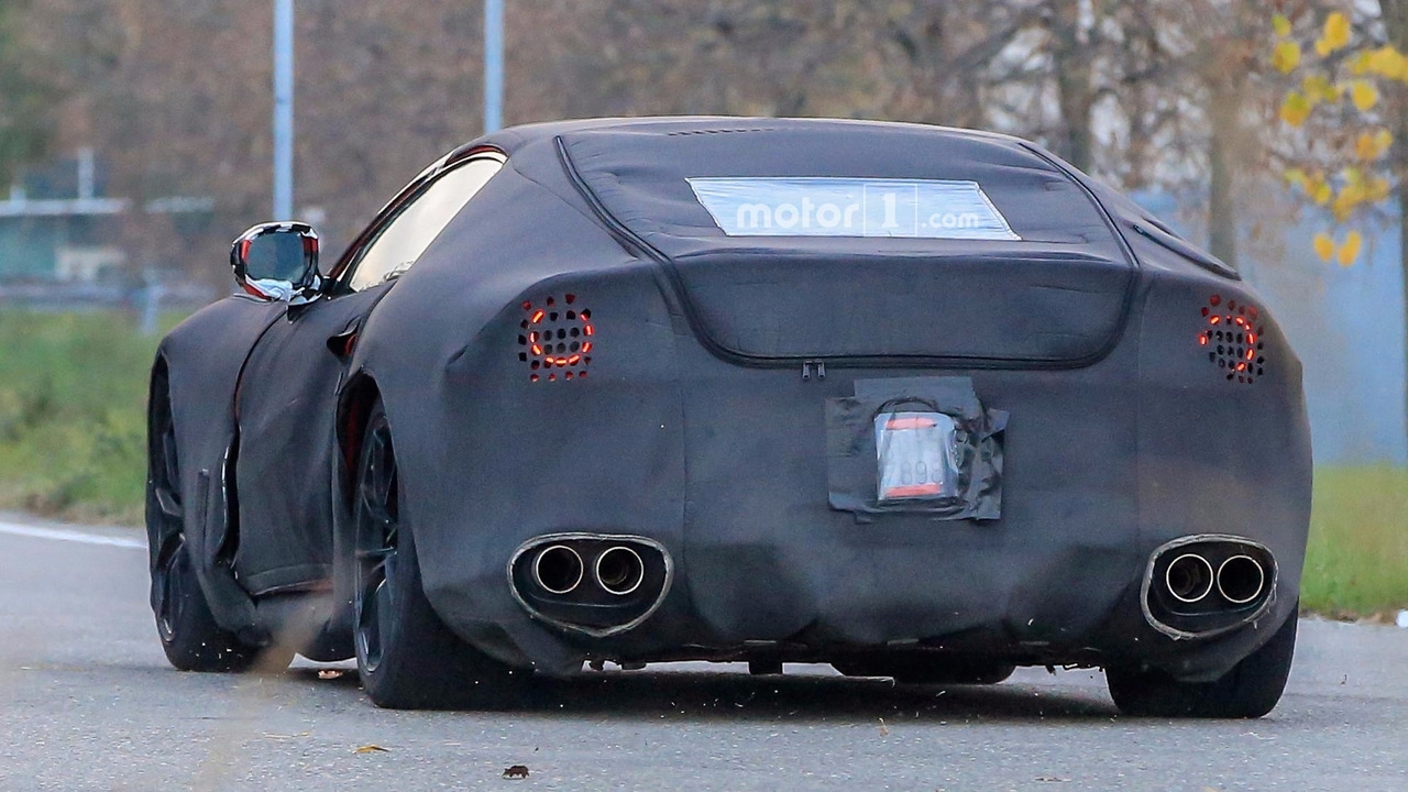 法拉利F12 M谍照