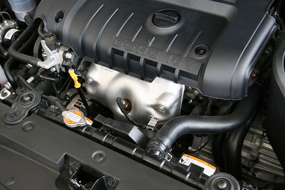 06款北京现代伊兰特发动机ecu电脑版位置在哪