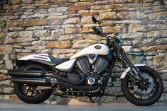 胜利Hammer S劲猛巡航重机组图欣赏