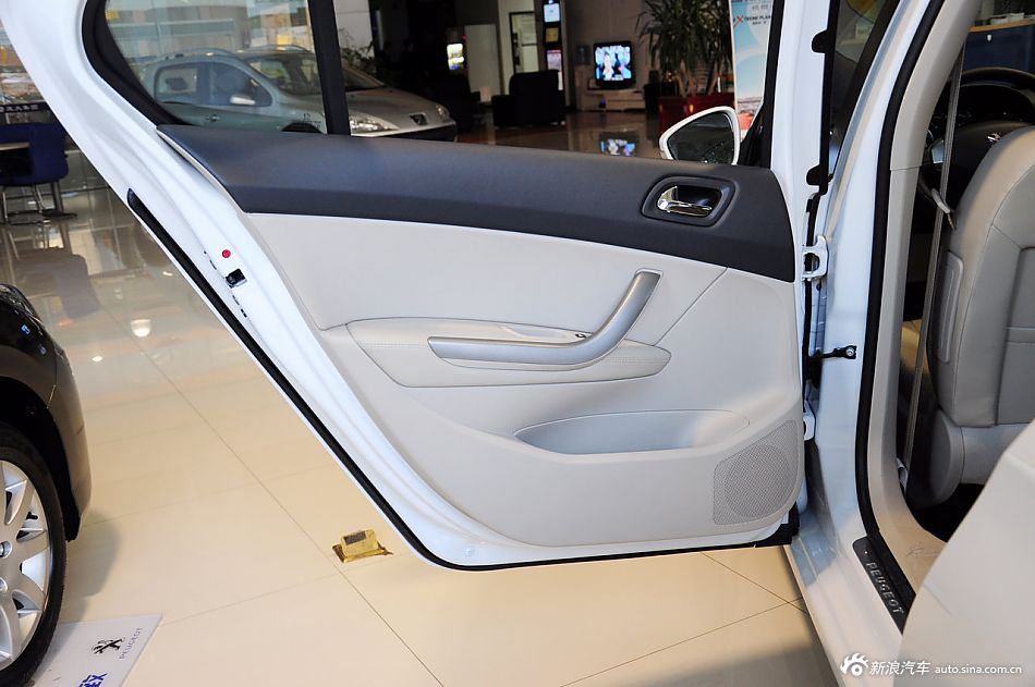 思域-混动和标致408外观图片对比哪个好_思域