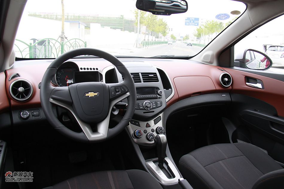雪佛兰爱唯欧内饰功能实拍图_爱唯欧图片576