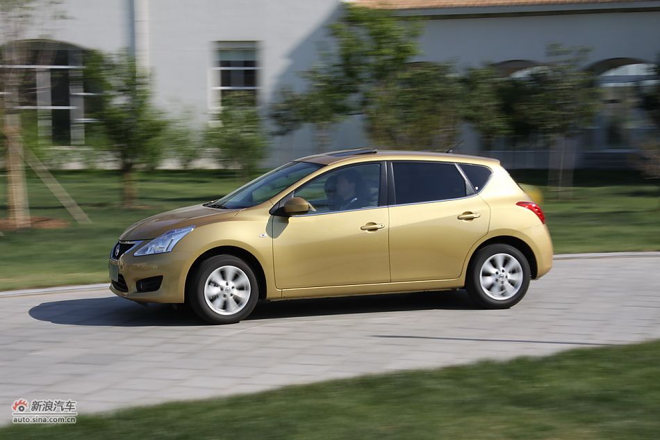 新浪汽车体验试驾新骐达