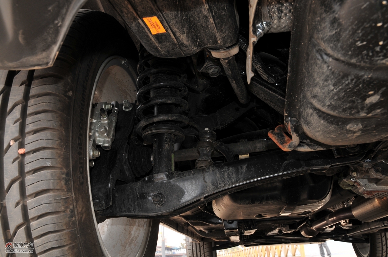 2011款jeep指南者_指南者引擎底盘图片57459